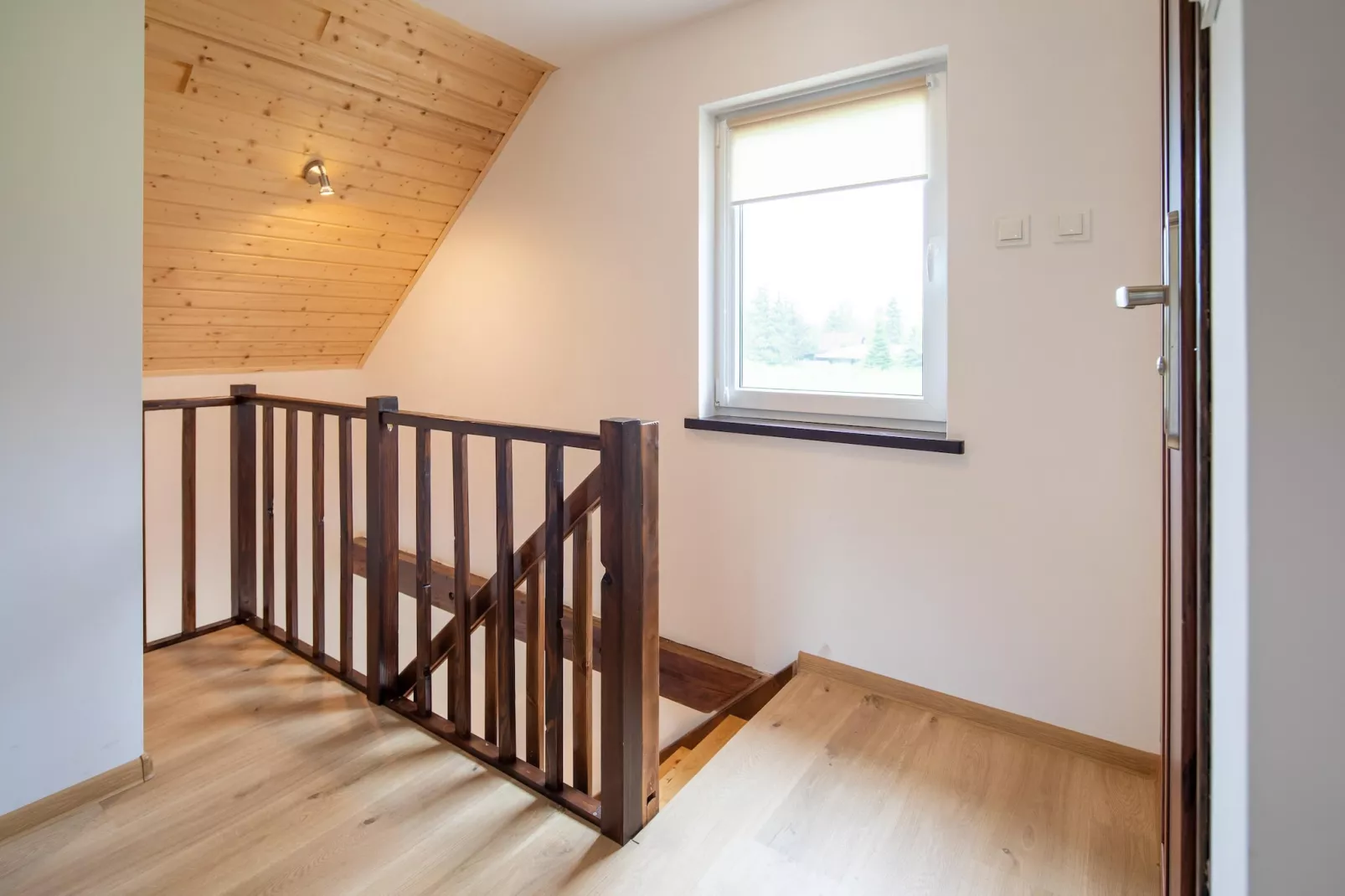 Komfortowe domki wakacyjne dla 6 osób w Lędzinie-Empfangshalle