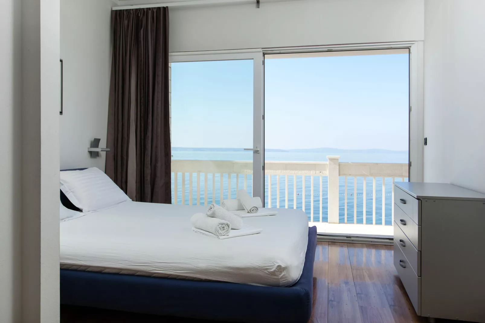 Luxury beach apartment-Bedroom