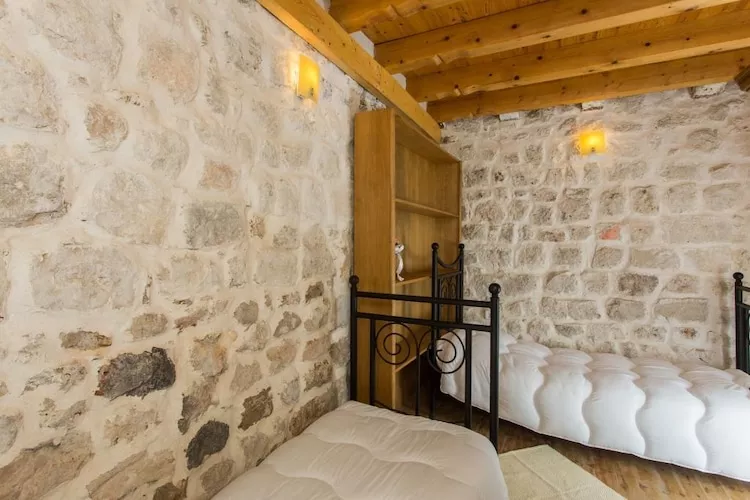 Apartment Le Galion- Two Bedroom Apartment with Partial Sea View-Schlafzimmer