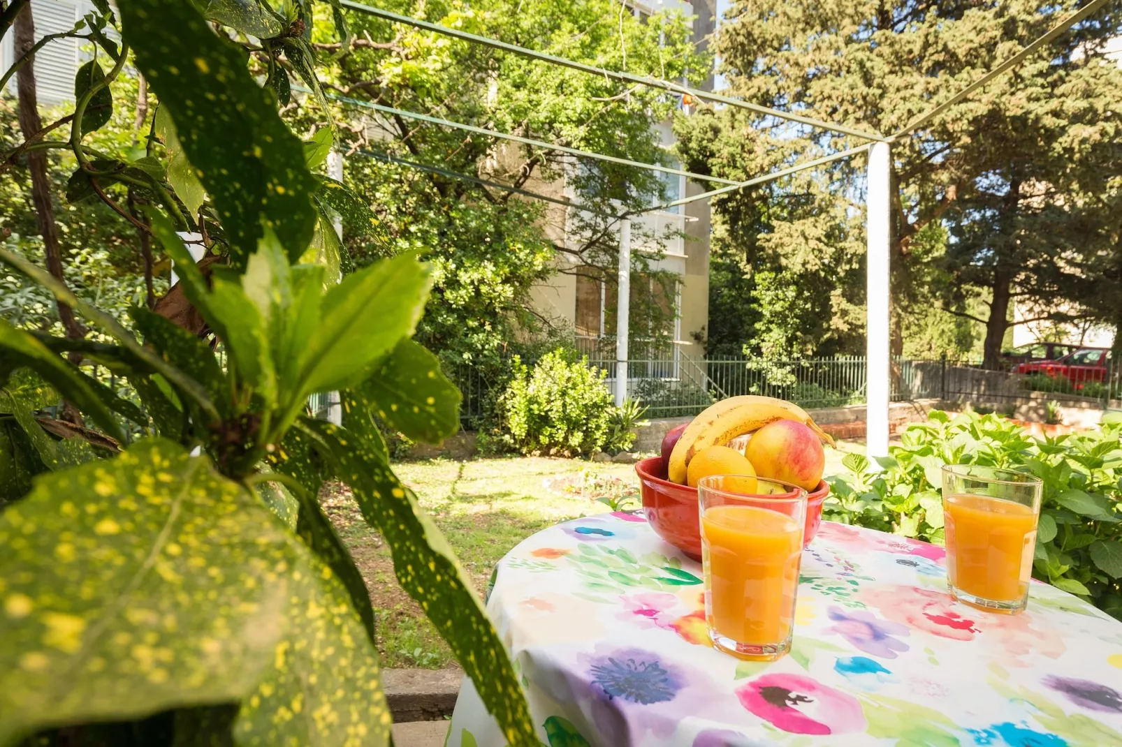 Apartment Tranquilo Garden - One Bedroom Apartment with Terrace and Garden View-Gardens in summer