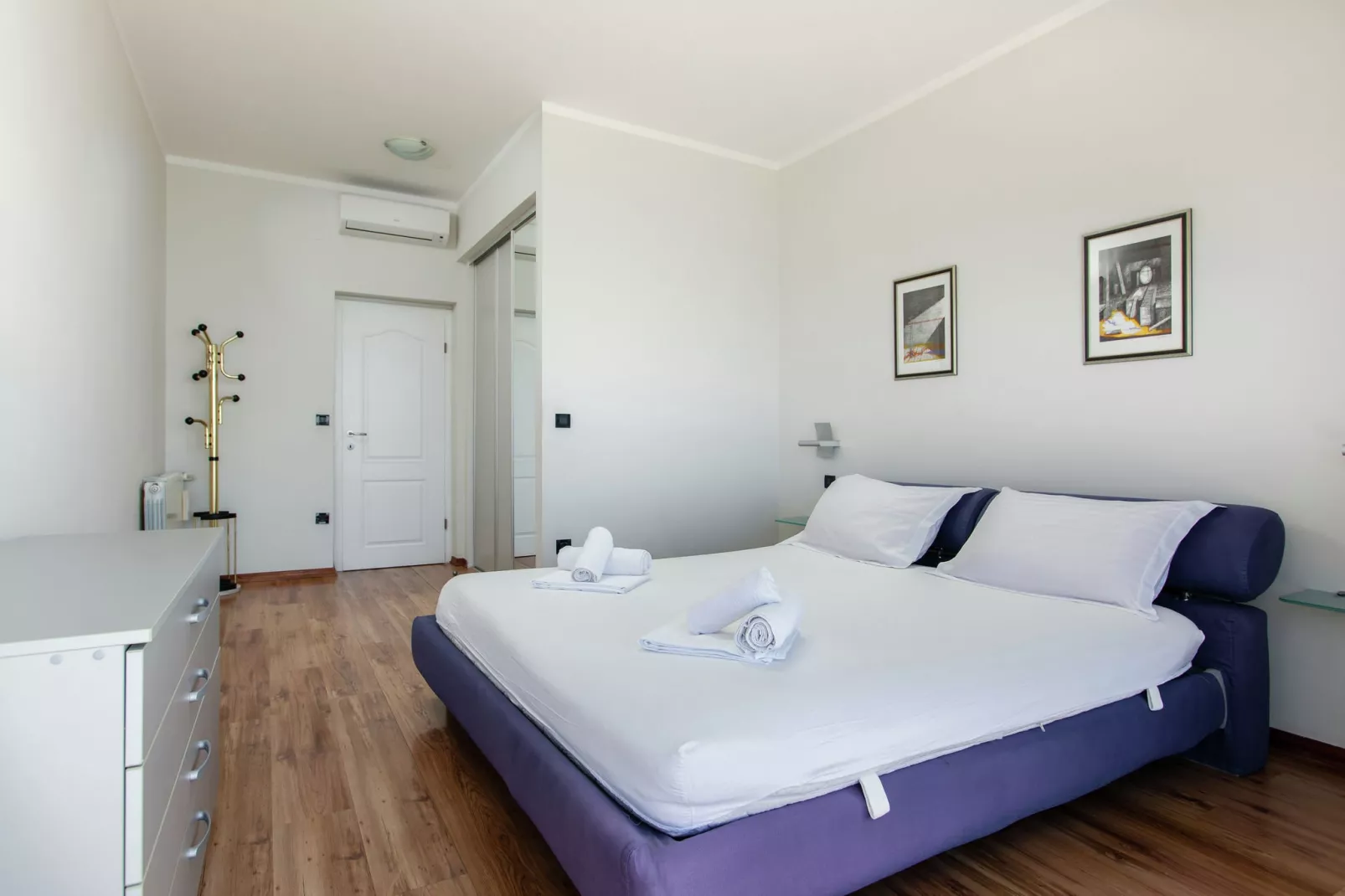 Luxury beach apartment-Bedroom