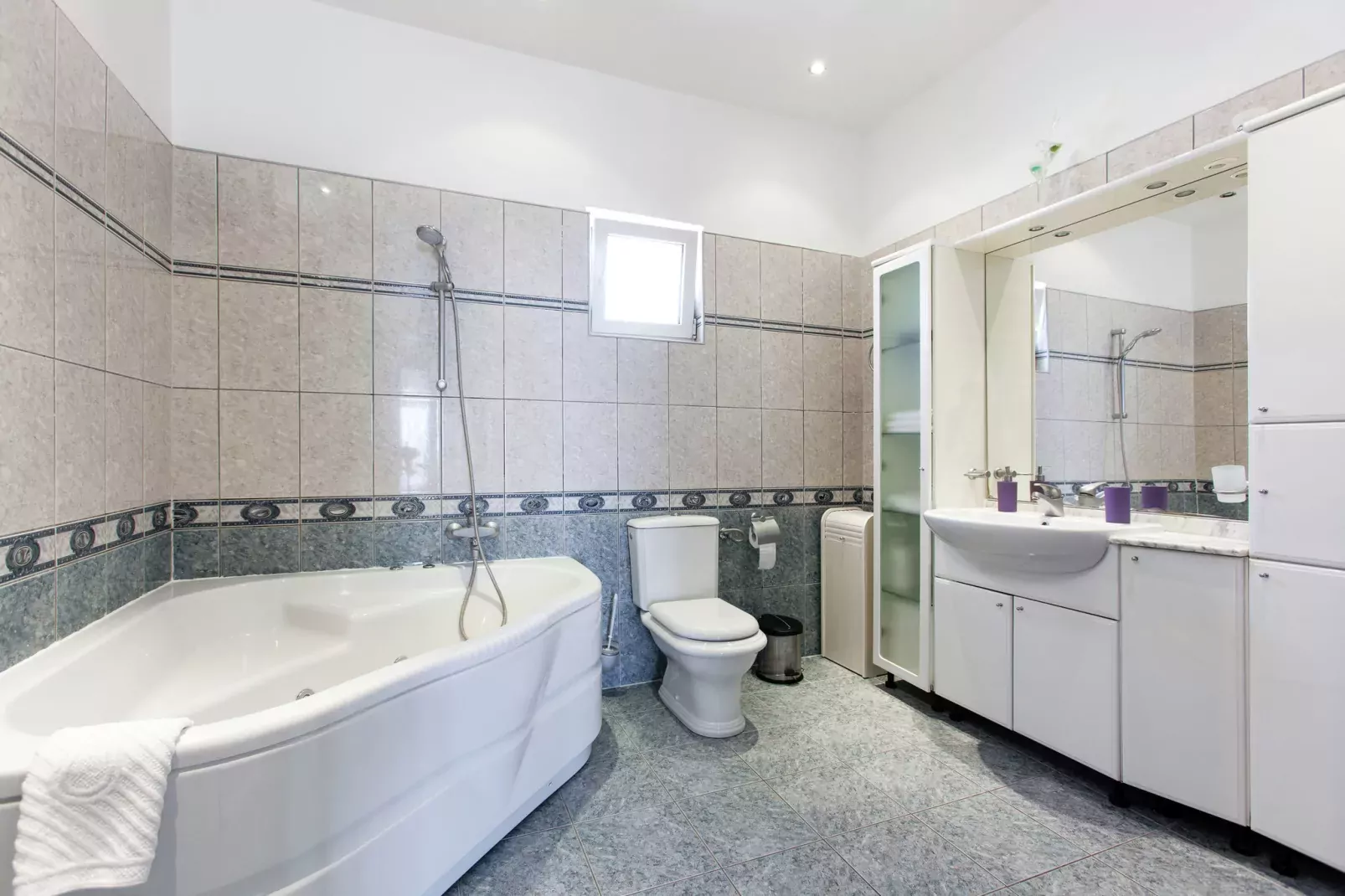 Luxury beach apartment-Bathroom
