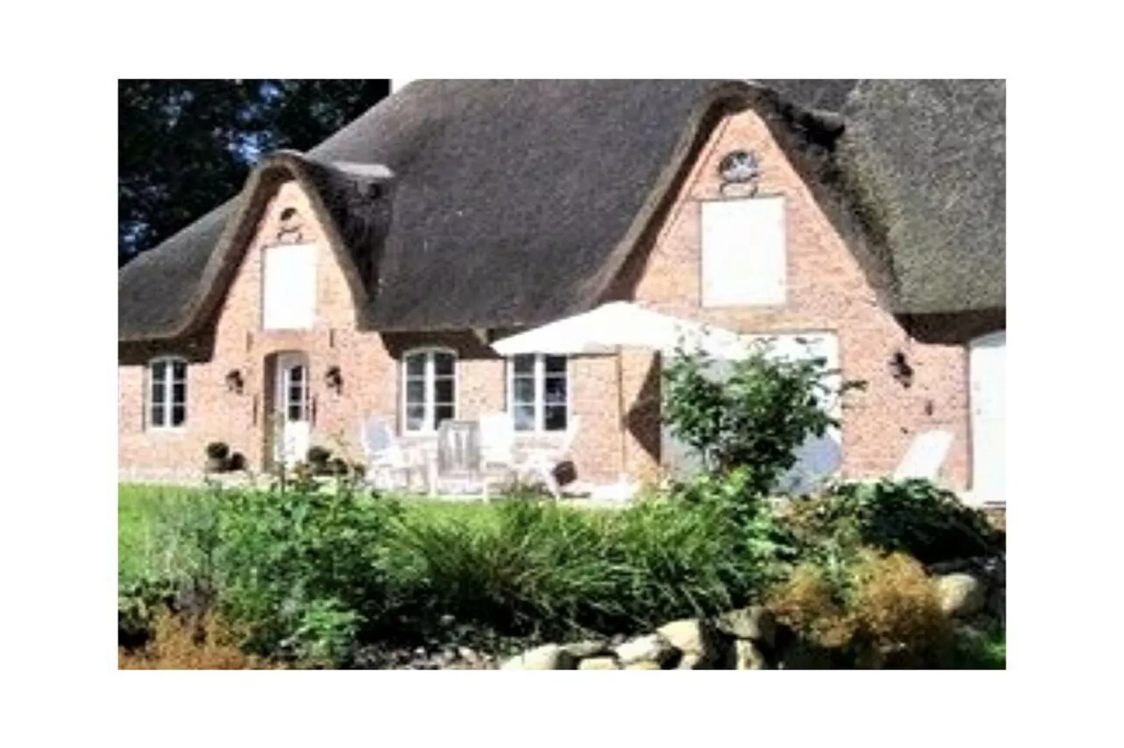 9376-Exterior in summer