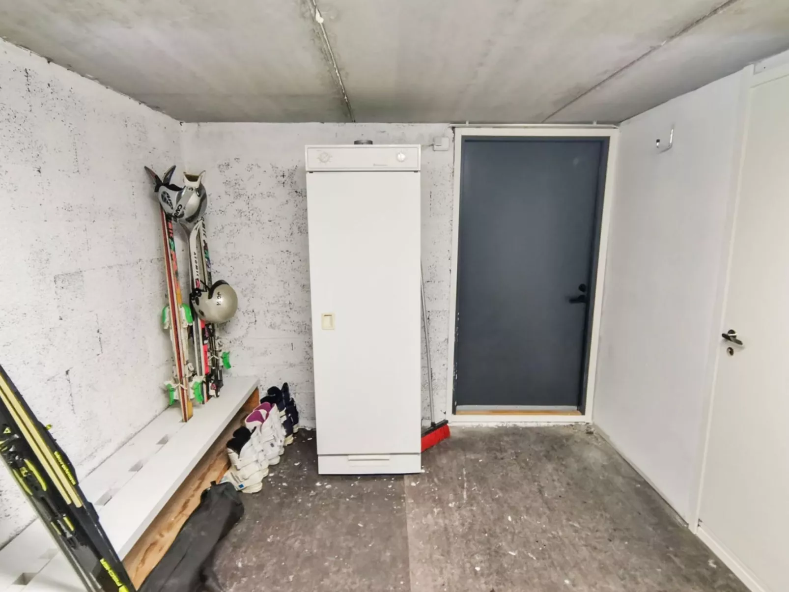 Rikinänranta b-Dedans