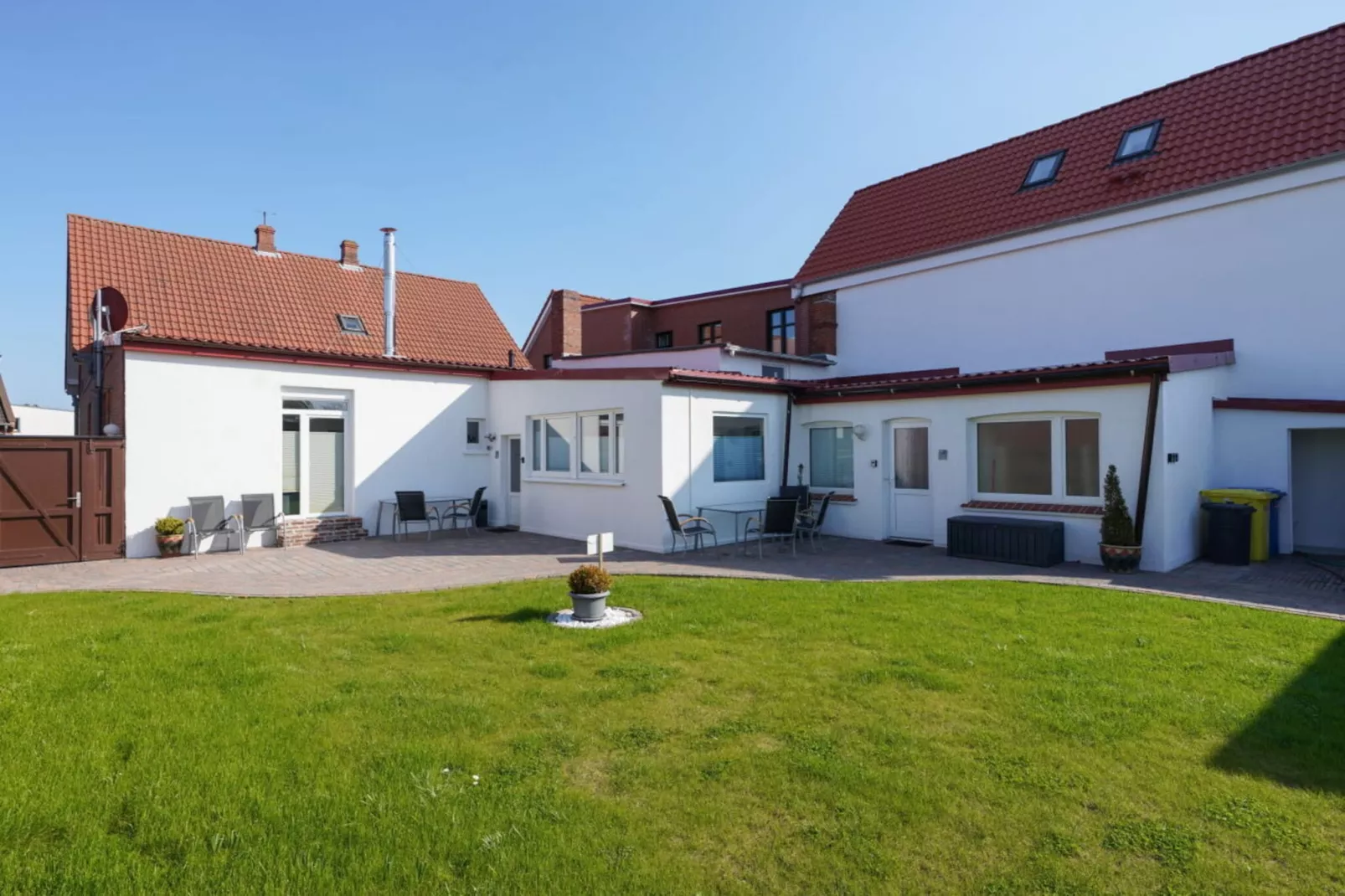 225854-Außenbereich Sommer