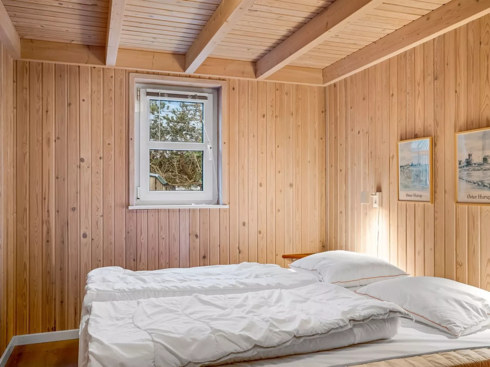 "Henne" -  from the sea-Drinnen