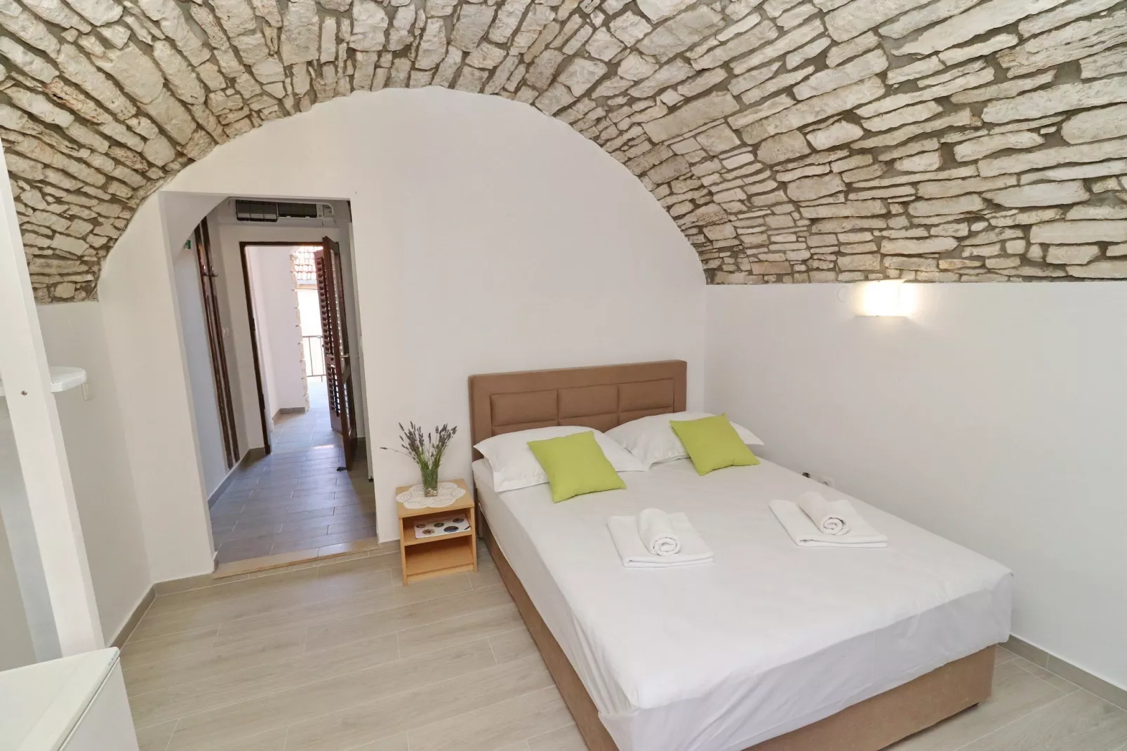 Studio Joković - Studio Apartment with Terrace and City View - Indoor