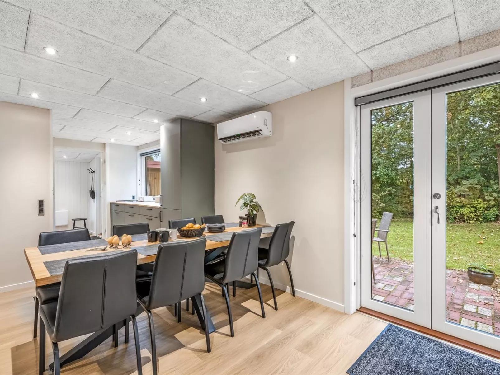 "Naia" - 300m to the fjord-Drinnen