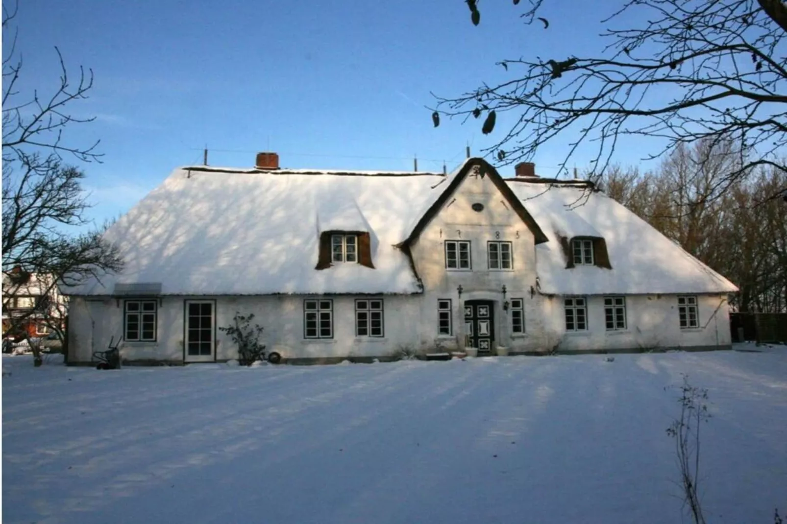 604282 - Exterior in winter
