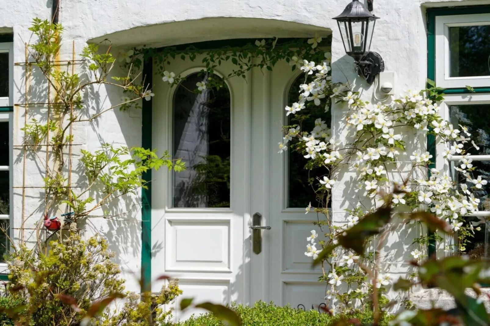 604283 - Exterior in summer