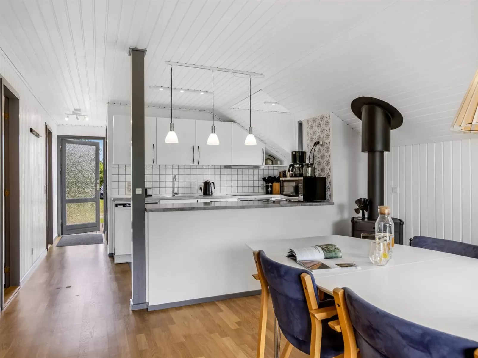 "Emiljan" -  from the sea-Dedans