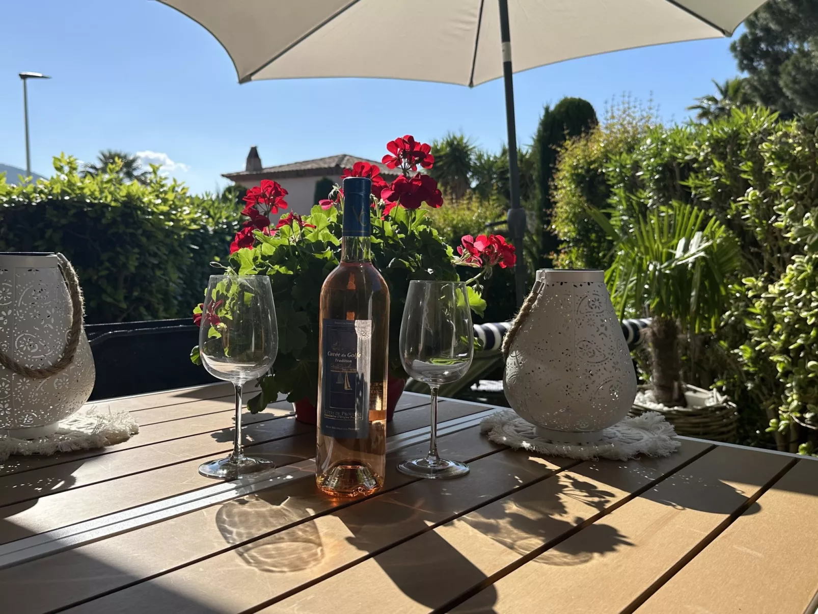 Les Pins Bleus-Draußen