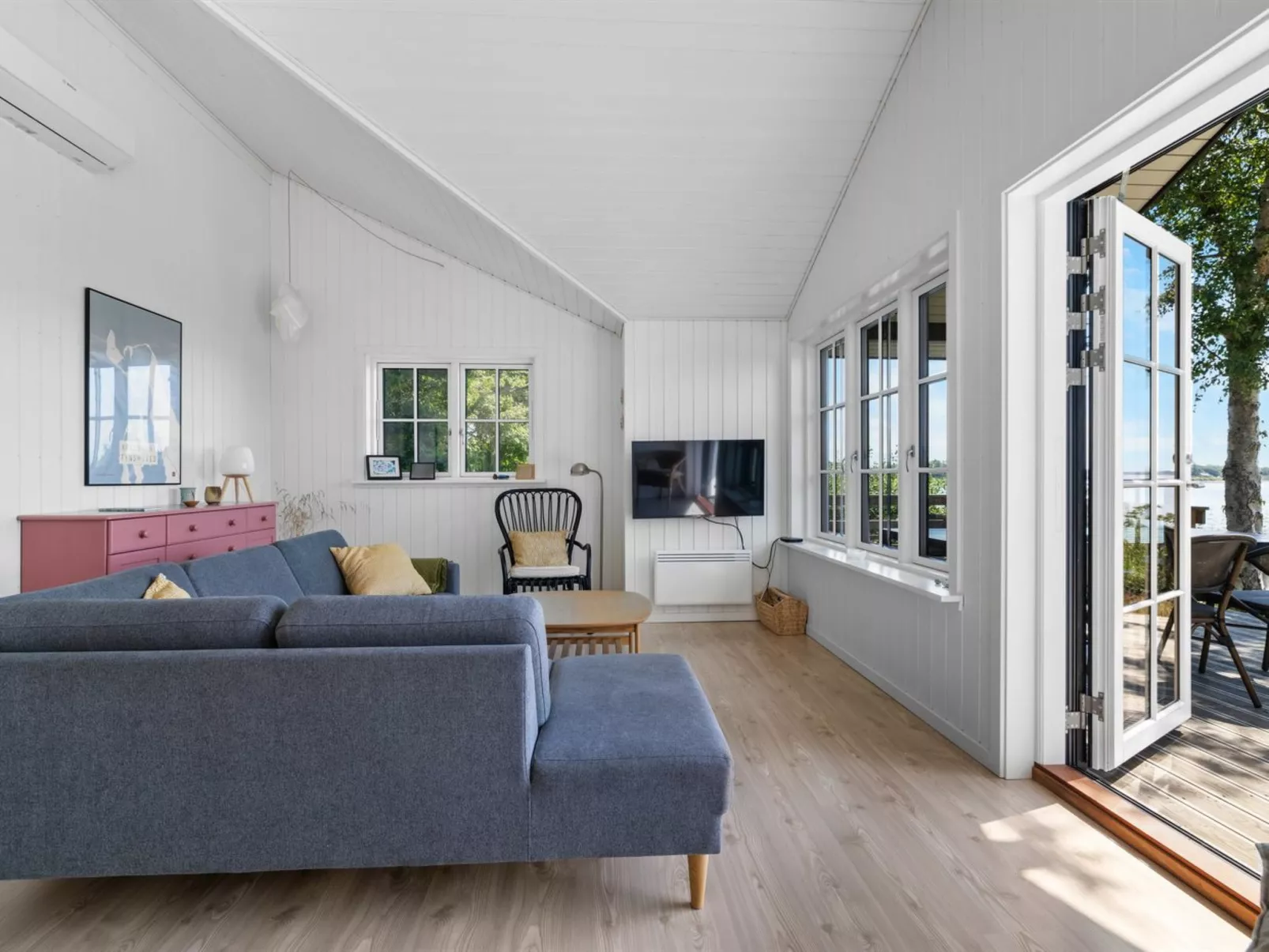 "Edvardsine" - 40m from the sea-Drinnen