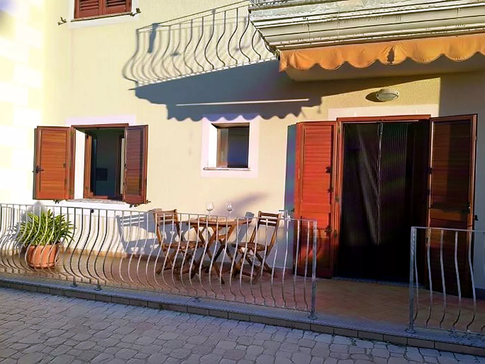 Pellicano Azzurro-Draußen