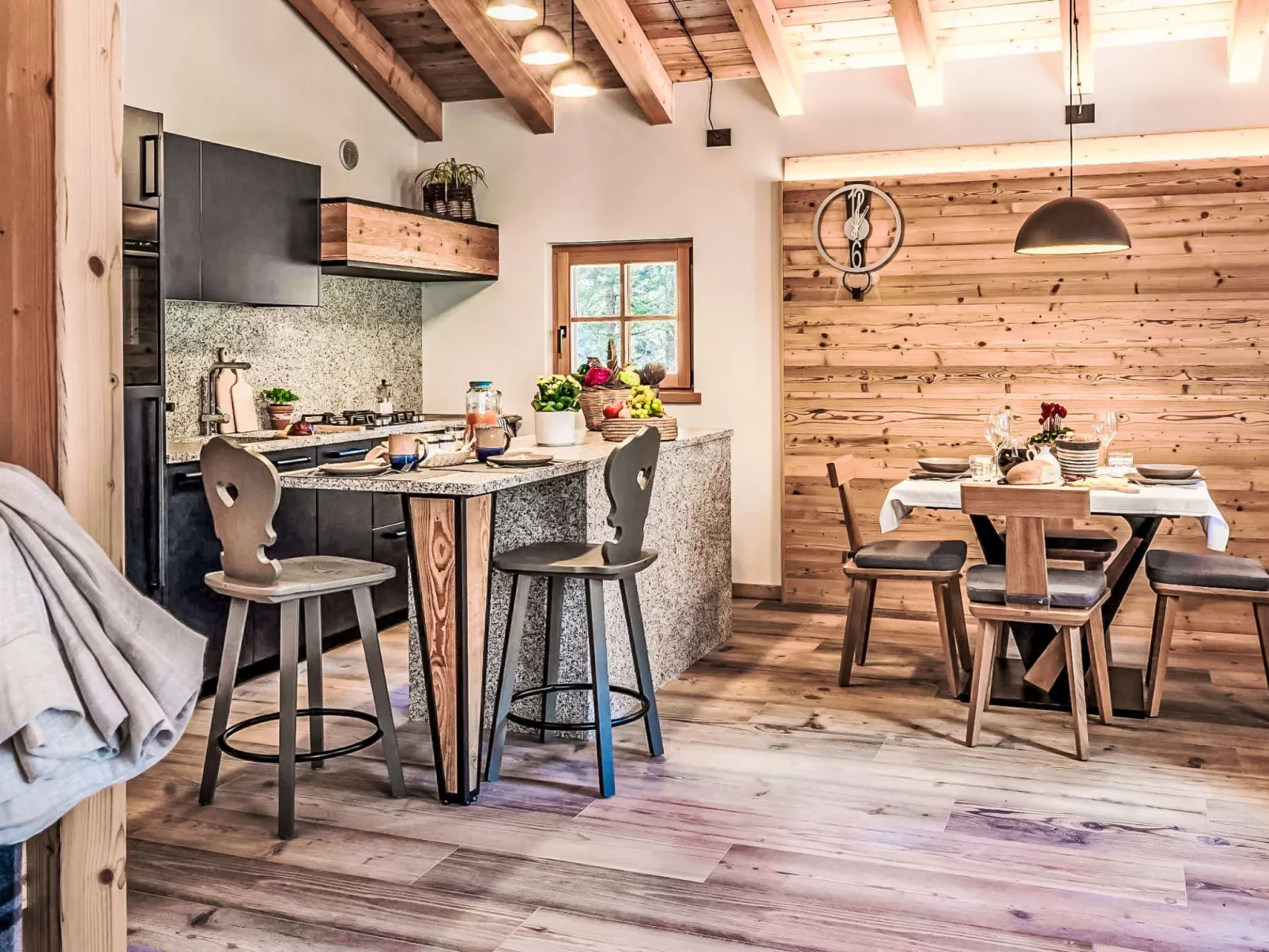 La Granda e la Piciola-Inside