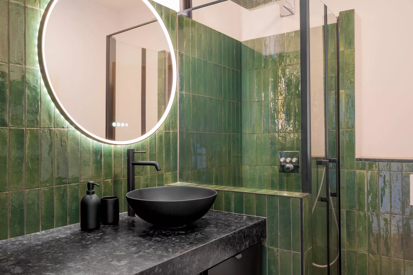 AW-32-LOUIS-BLANC-Untagged