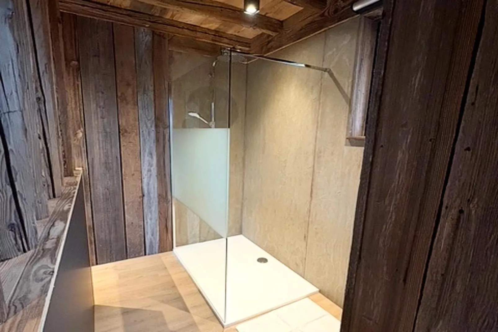 Lodges by Val 2-Bathroom