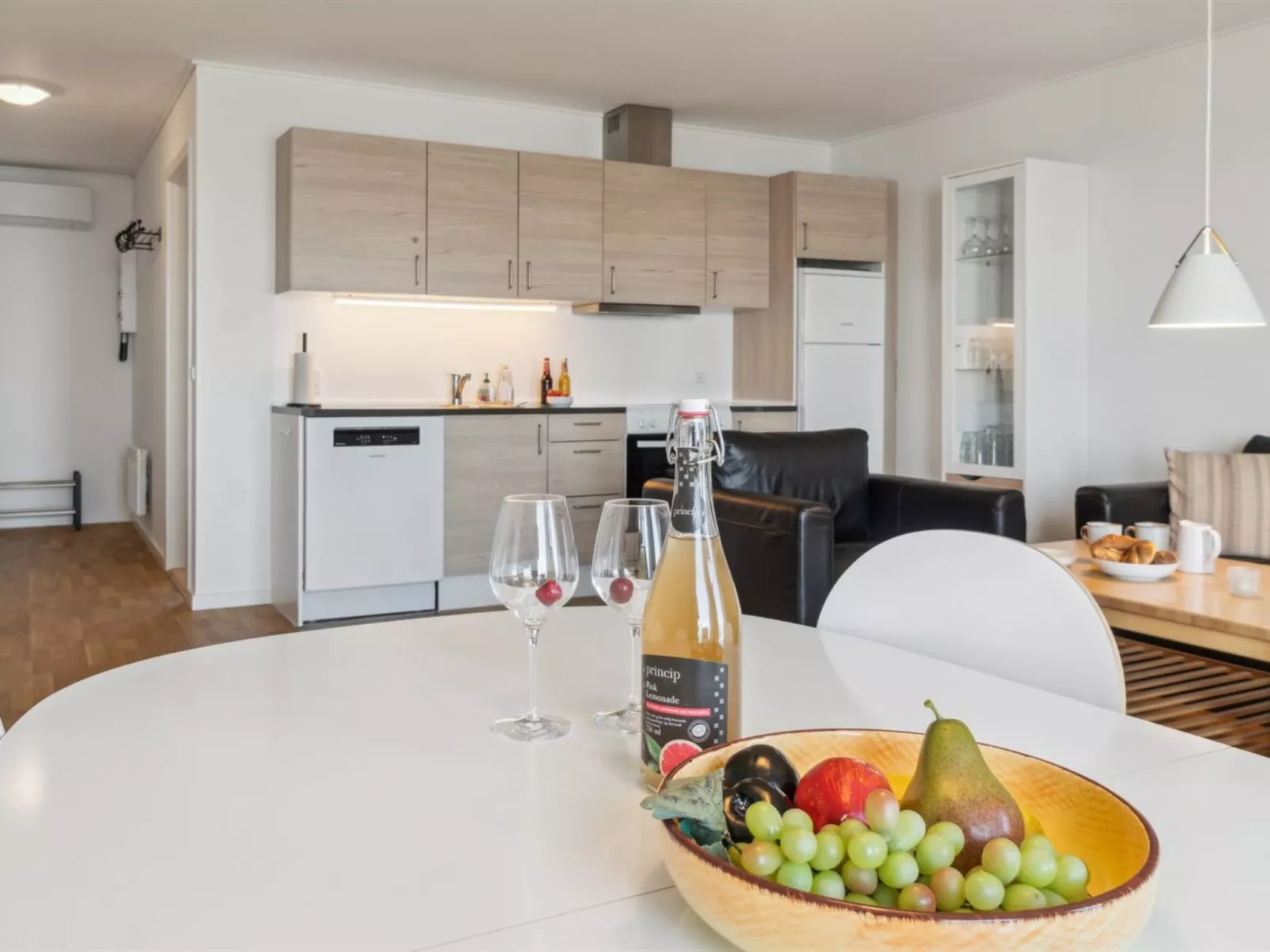 "Juna" - 50m from the sea-Drinnen