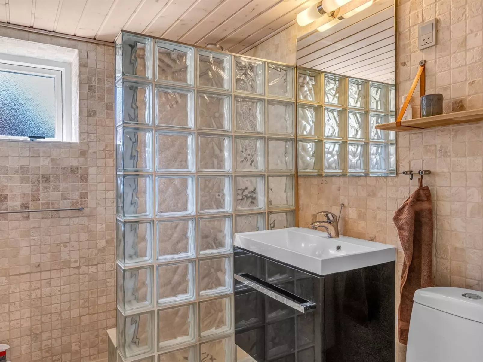 "Spase" - 23km from the sea - Drinnen