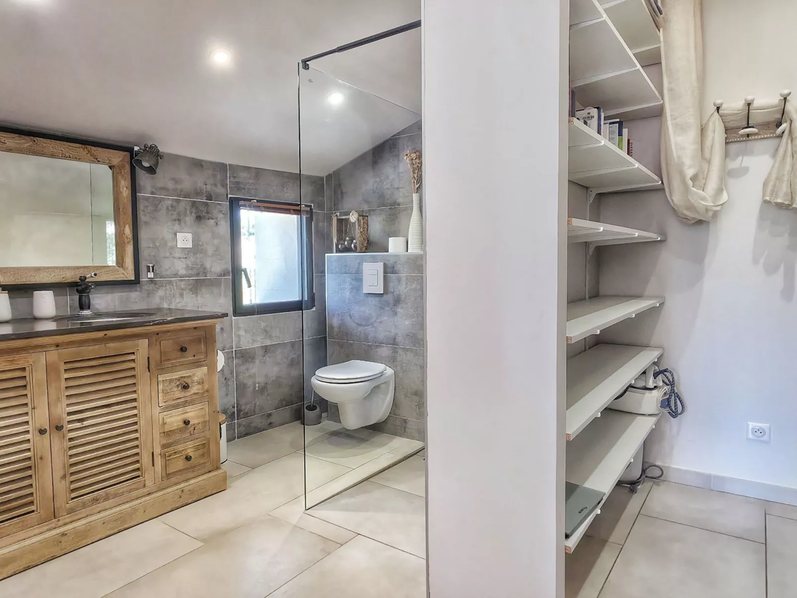 Bauernhaus aus Stein mit schöner Aussicht "Mas de Lysis". - Image-tags.info