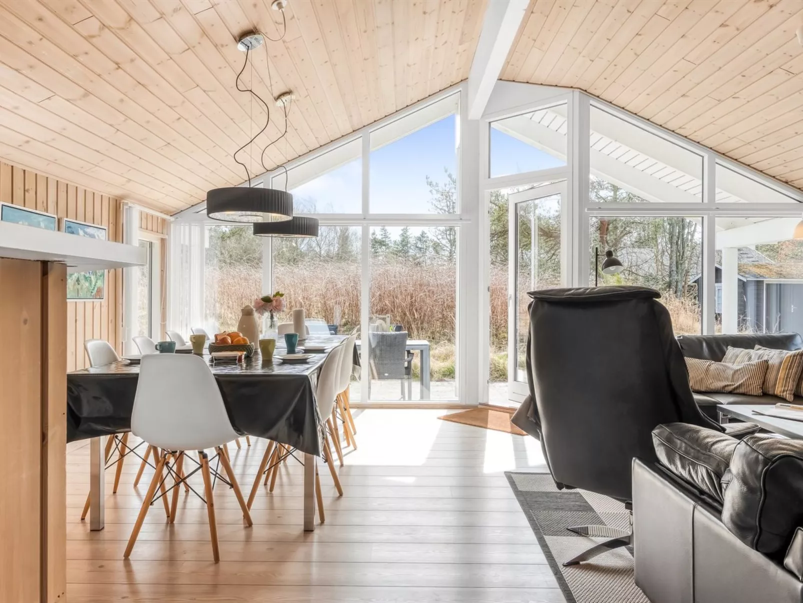 "Botwith" - 2.8km from the sea - Drinnen