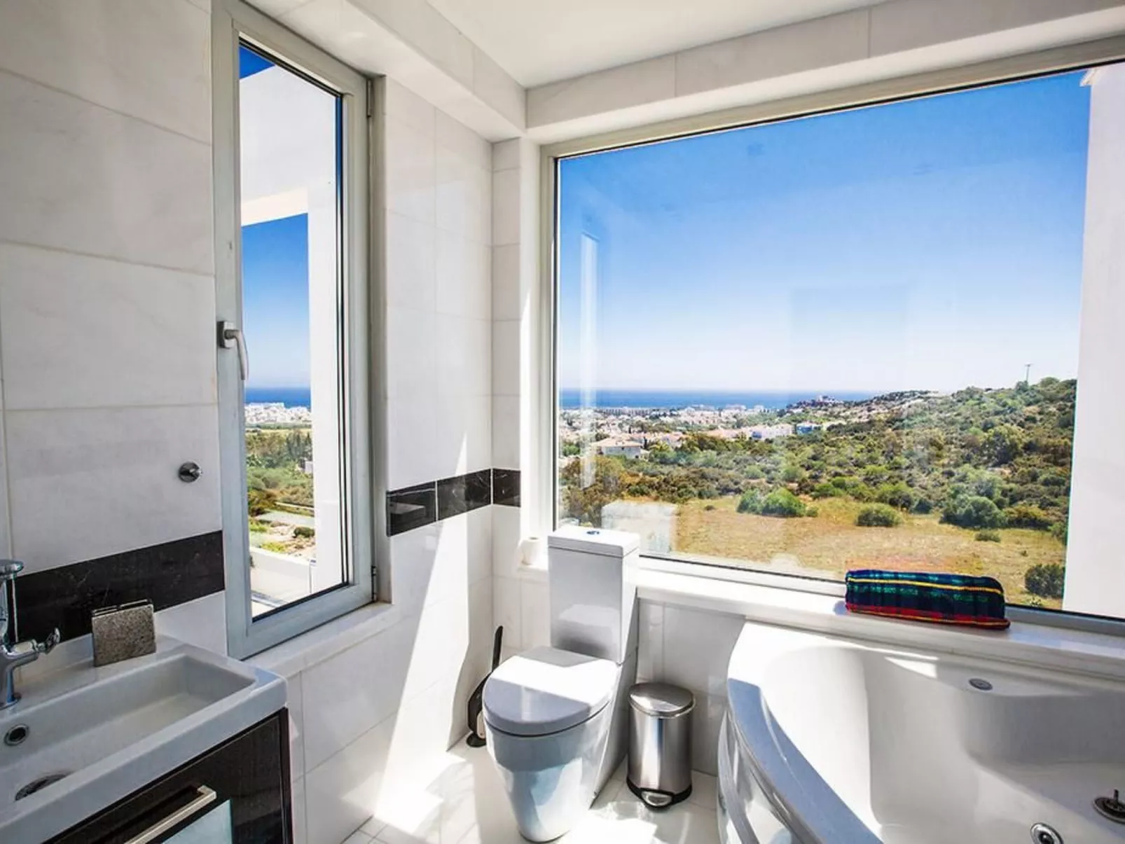 Moderne 3-Schlafzimmer-Villa mit atemberaubendem Meerblick - Image-tags.info