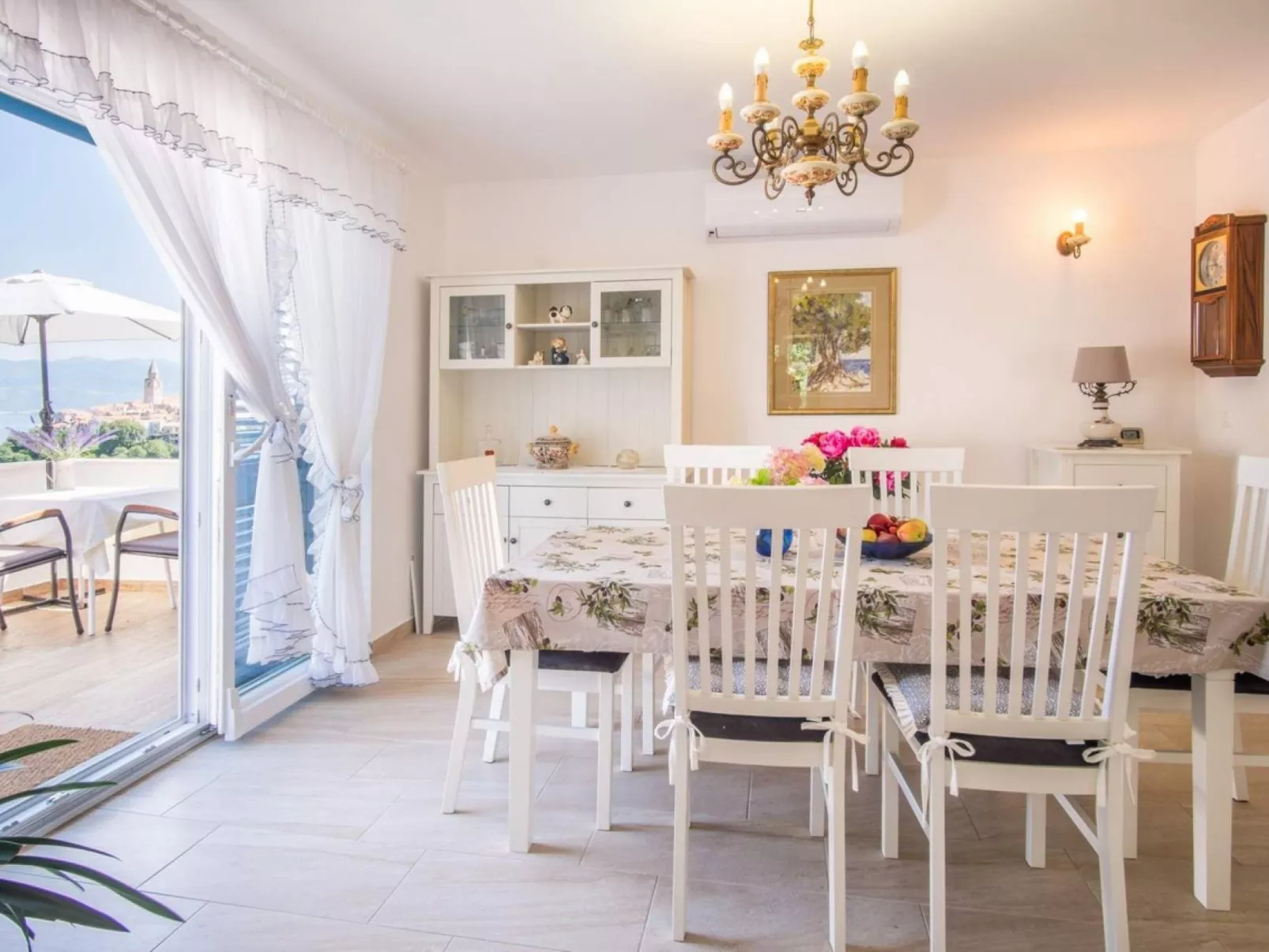 "Mela" mit Blick auf das Wasser - Image-tags.info