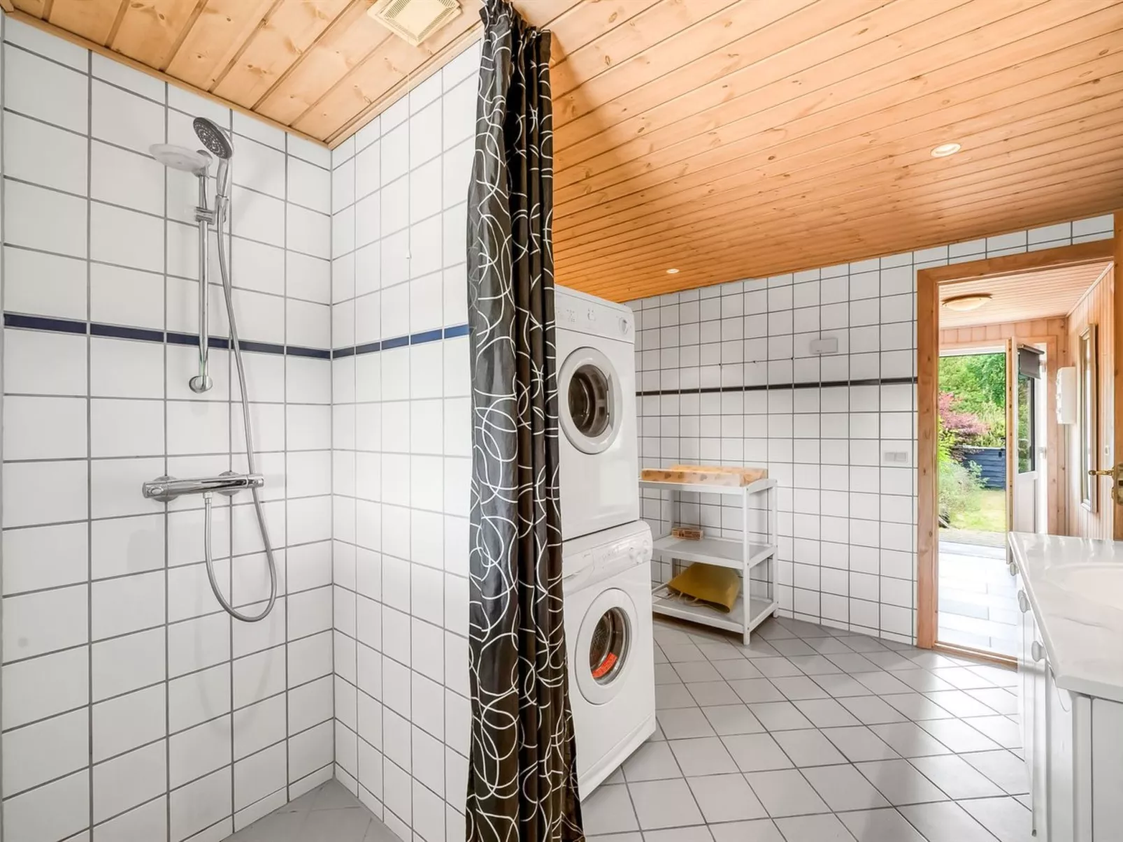 "Yorick" - 350m to the fjord - Inside