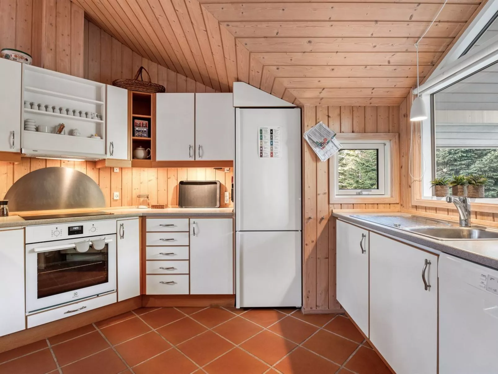 "Hollie" - 75m from the sea-Drinnen