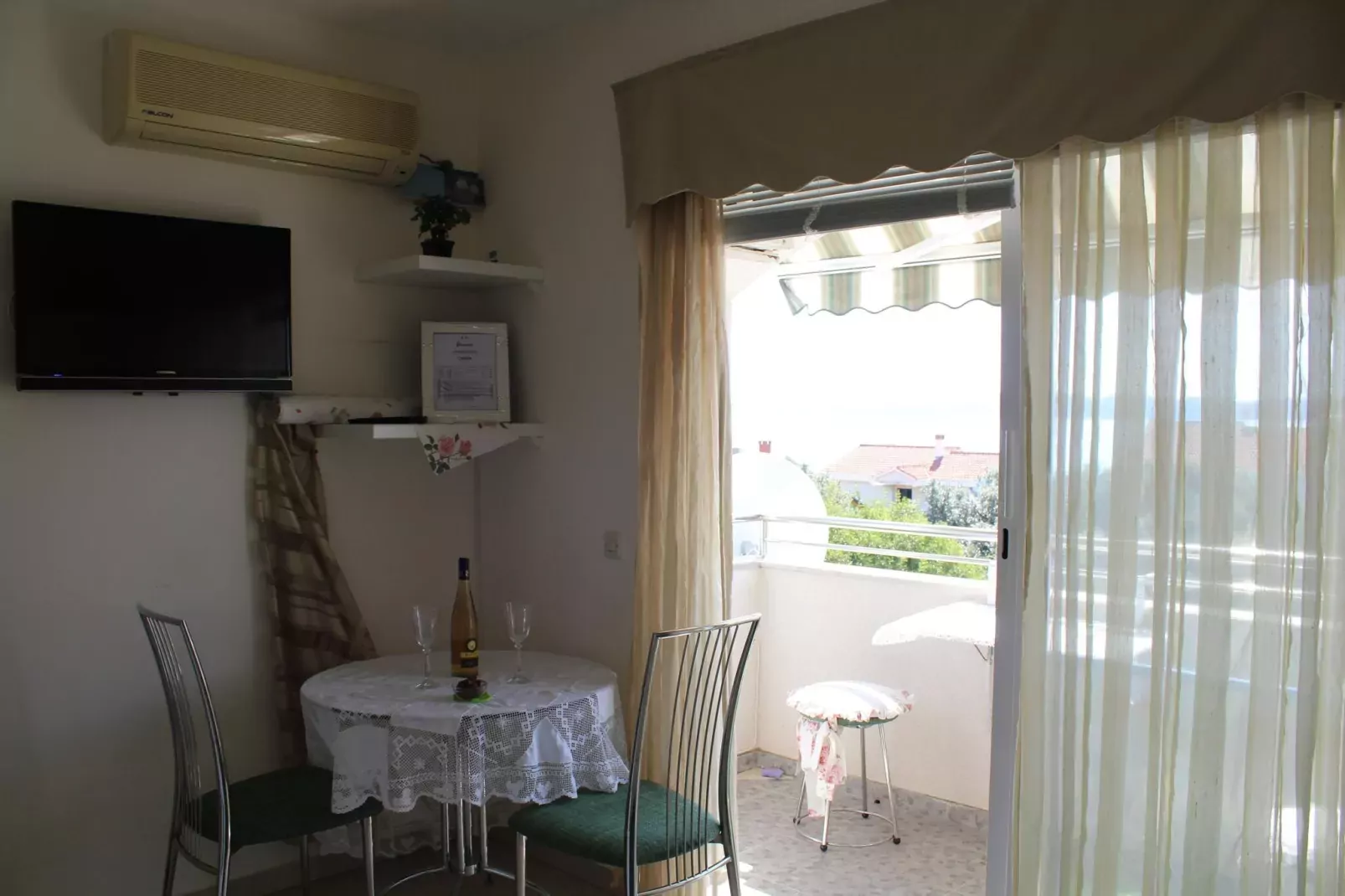 Cozy apartment in Zadar - Kozino with seaview-Living room