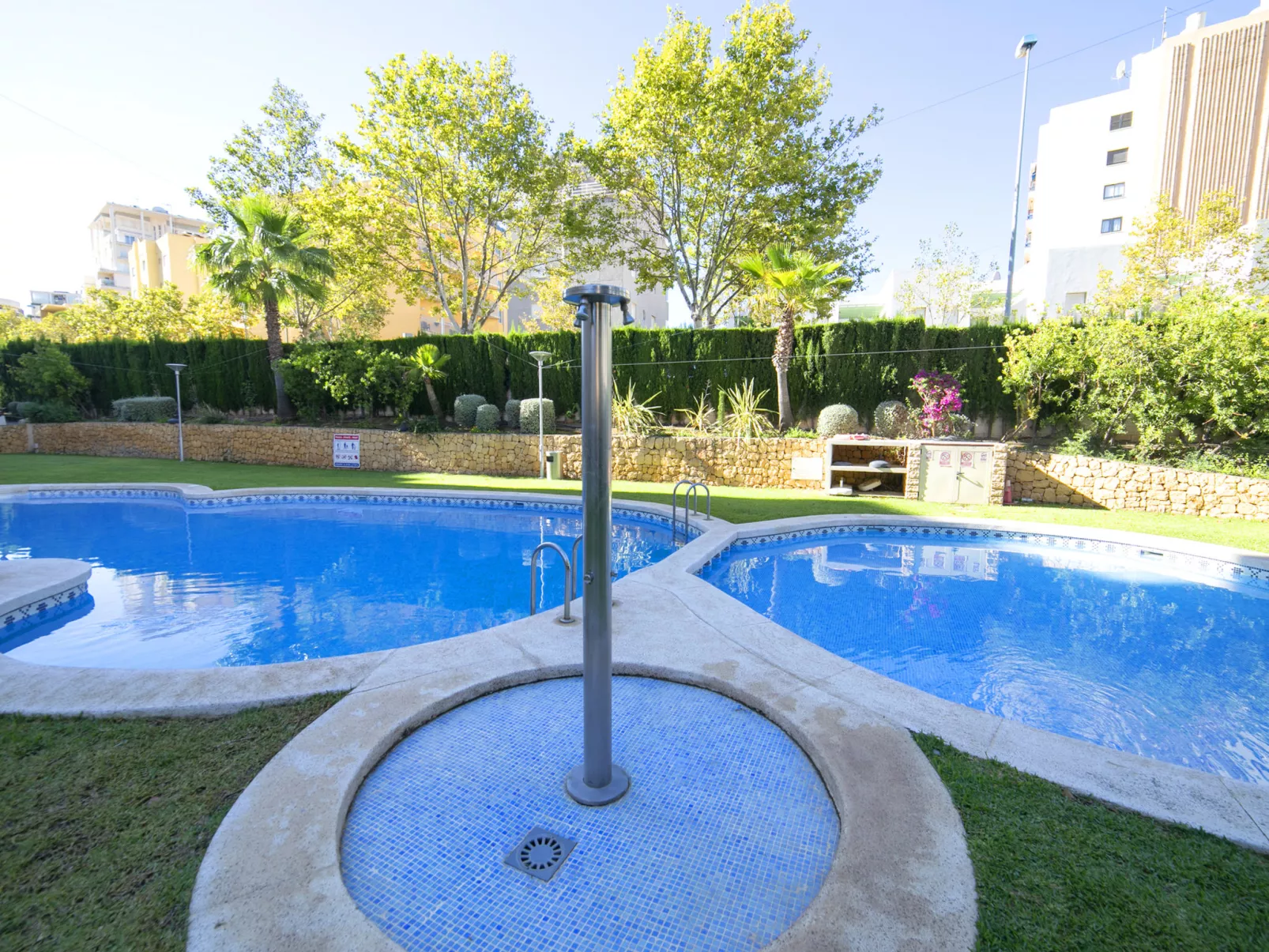 Apolo XVIII - Outside