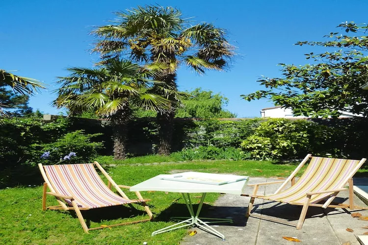 Holiday home Les Sables d´Olonne - Gardens in summer