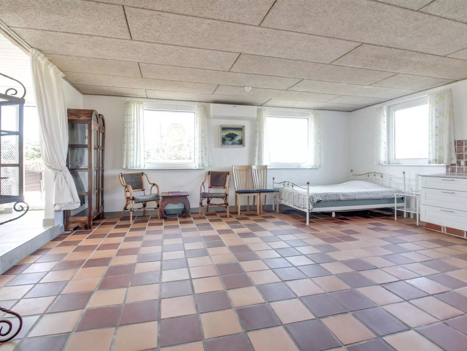 "Idolf" - 2km from the sea-Drinnen