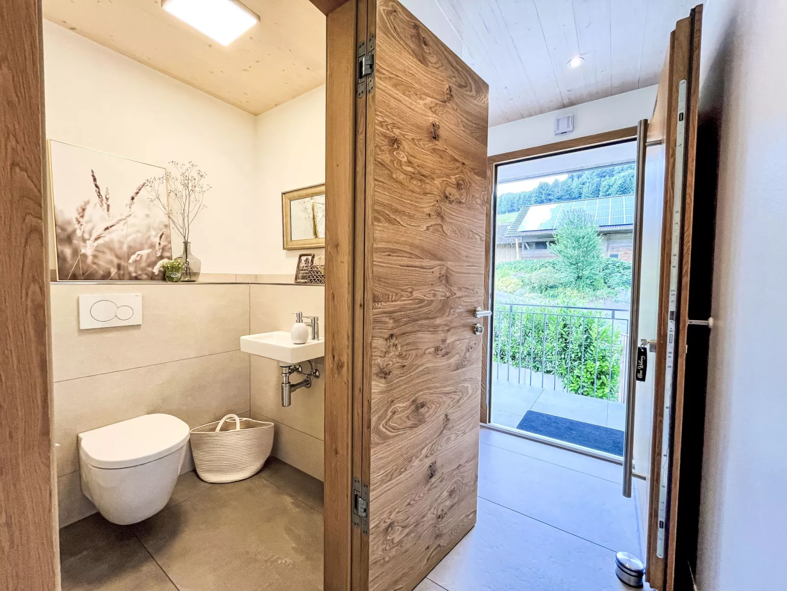 Kinast (HFT201)-Inside