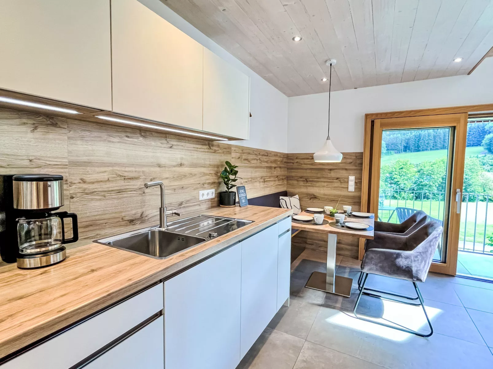 Kinast (HFT202) - Drinnen