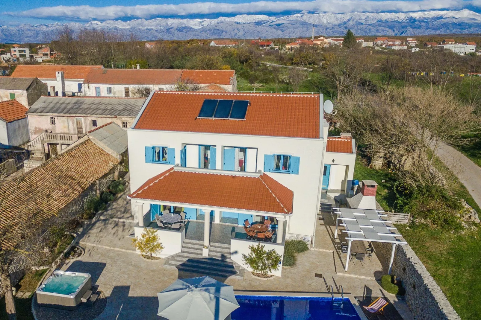 Villa Spirini dvori-Extérieur été