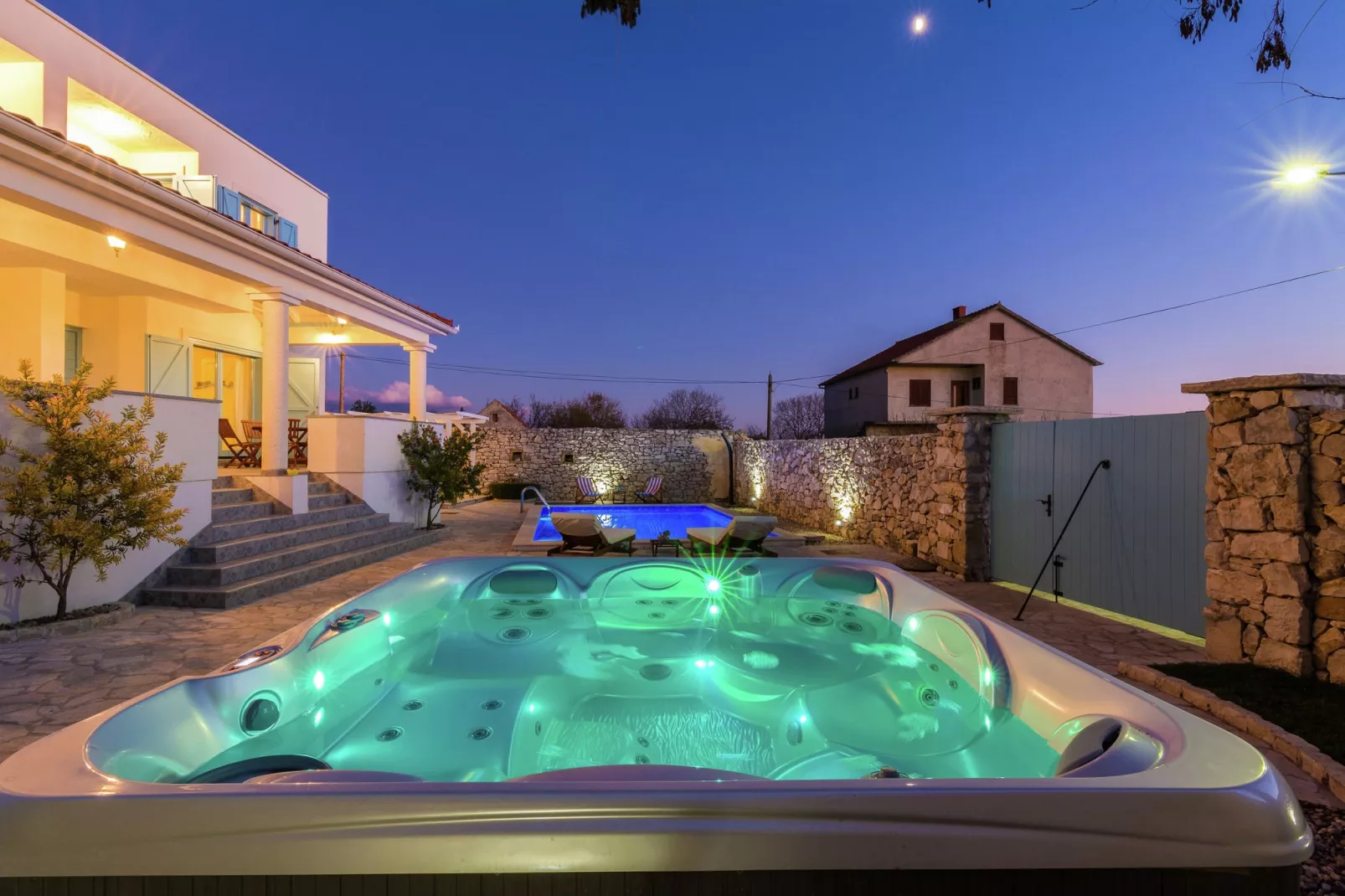 Villa Spirini dvori-Piscine
