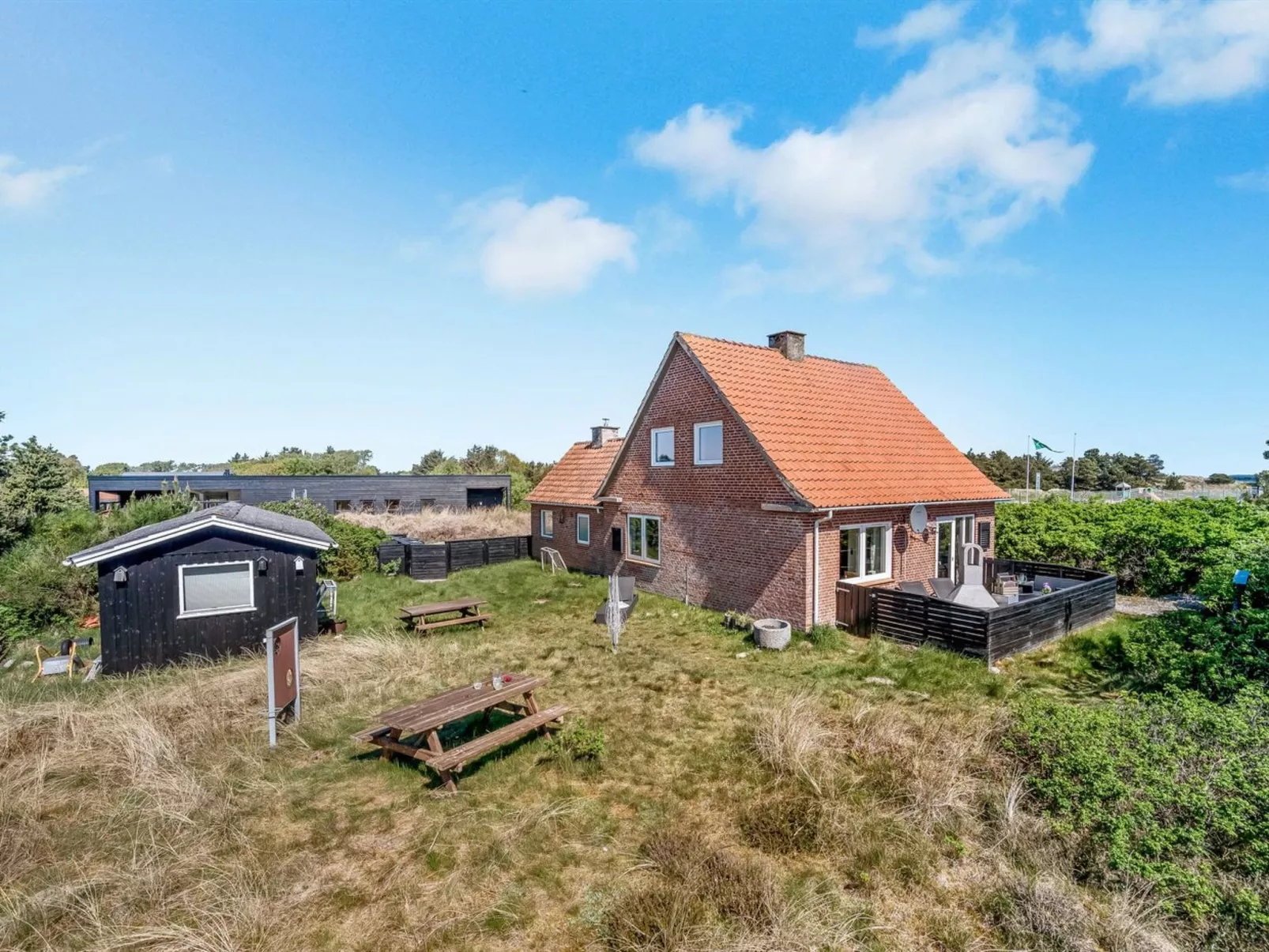 "Vappu" - 400m to the fjord-Outside