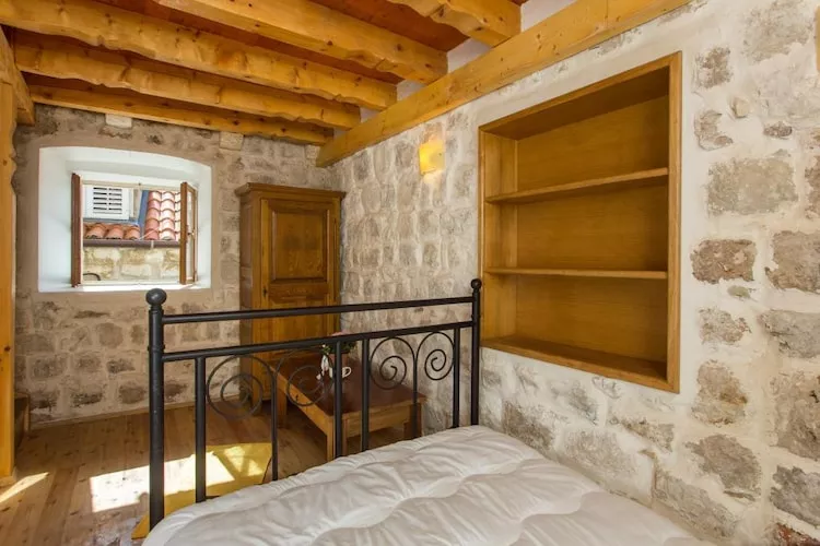 Apartment Le Galion- Two Bedroom Apartment with Partial Sea View-Schlafzimmer