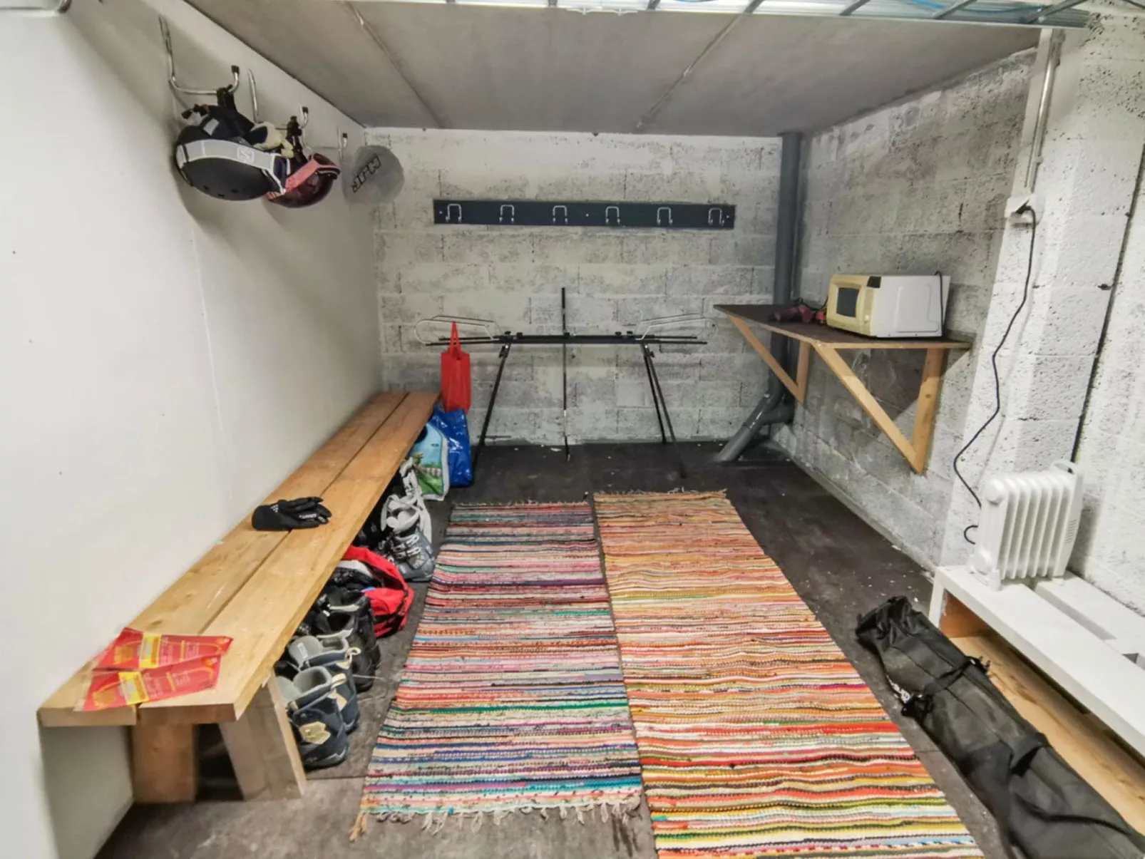 Rikinänranta b-Dedans