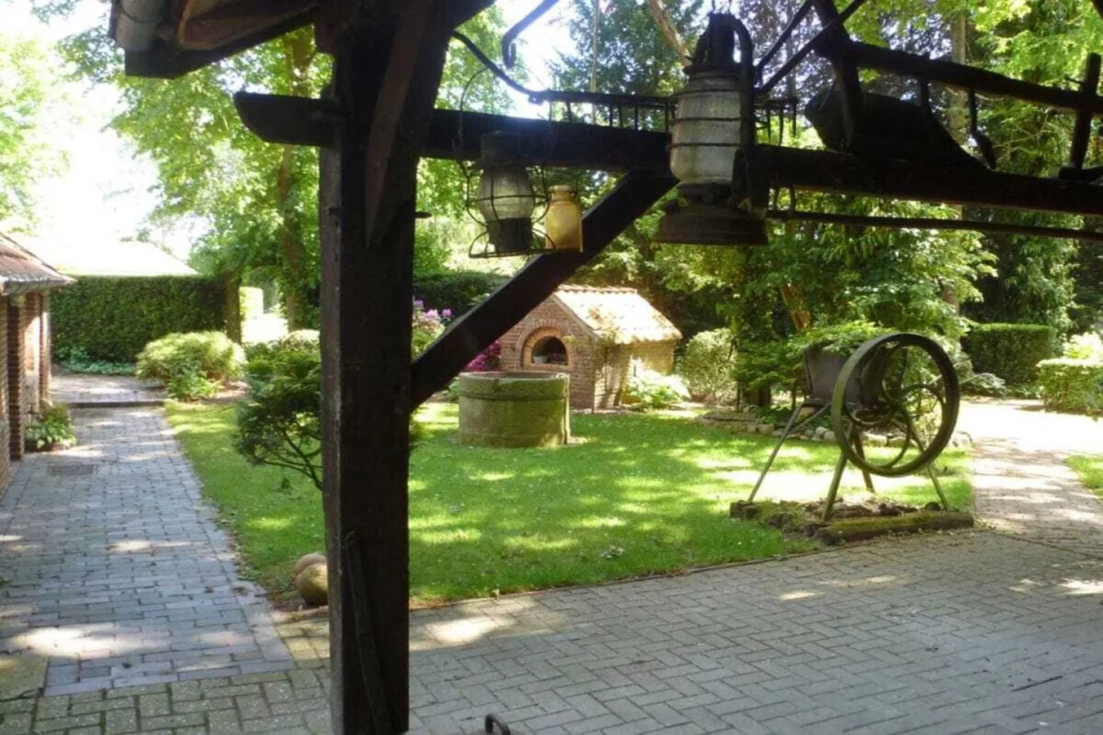 191953-Gardens in summer