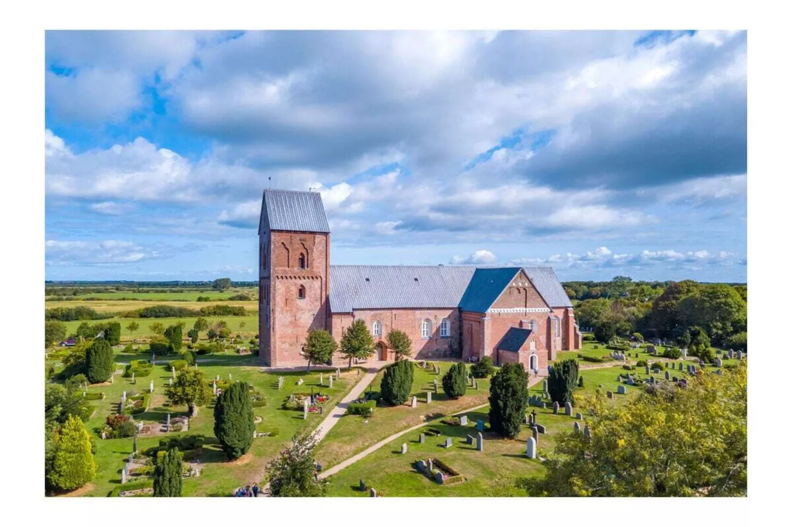 428970-Exterior in summer