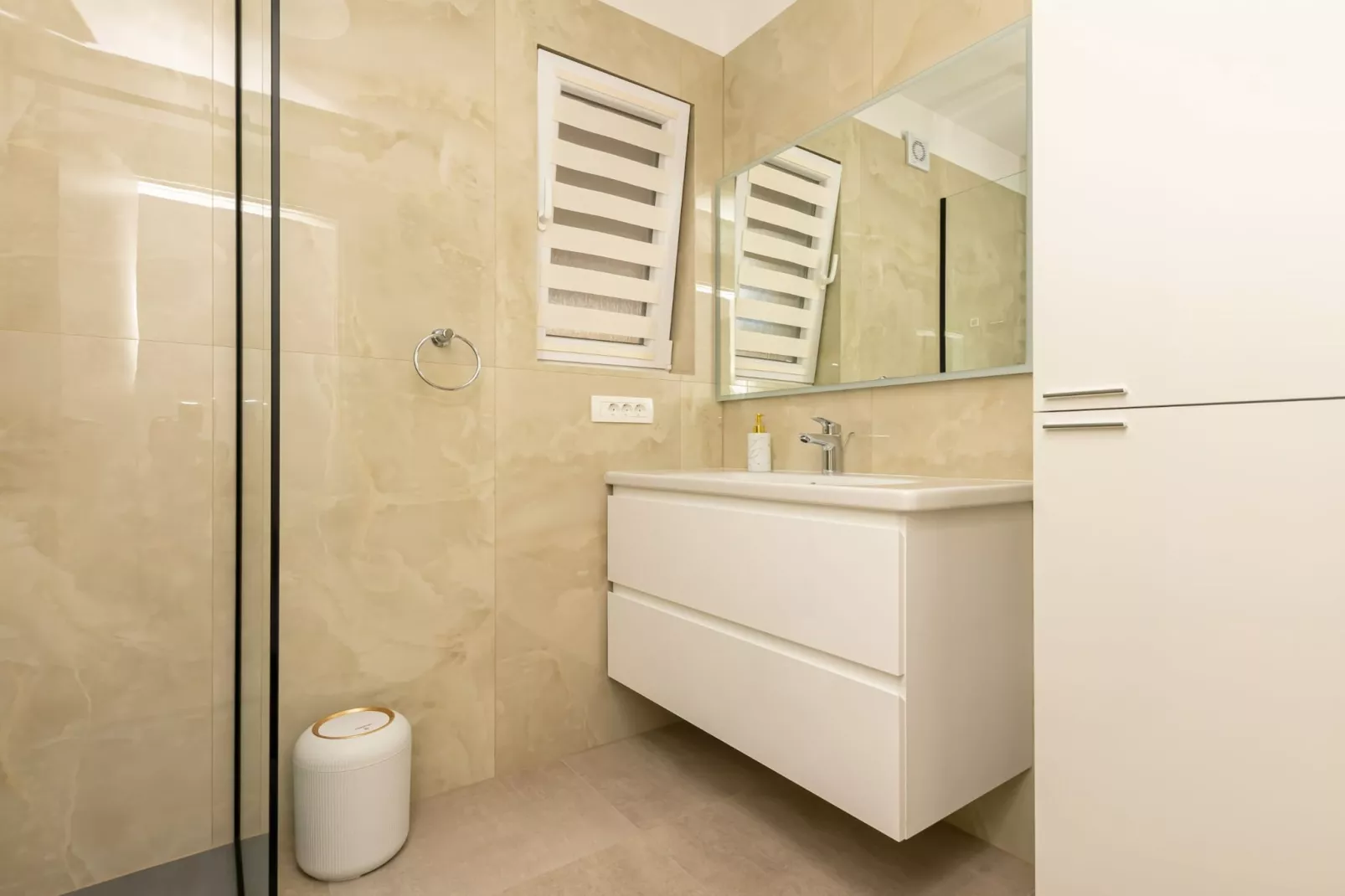 Apartments Hope (Dugi Rat) - Three-Bedroom Apartment with Jacuzzi  (Stanko) - Bathroom