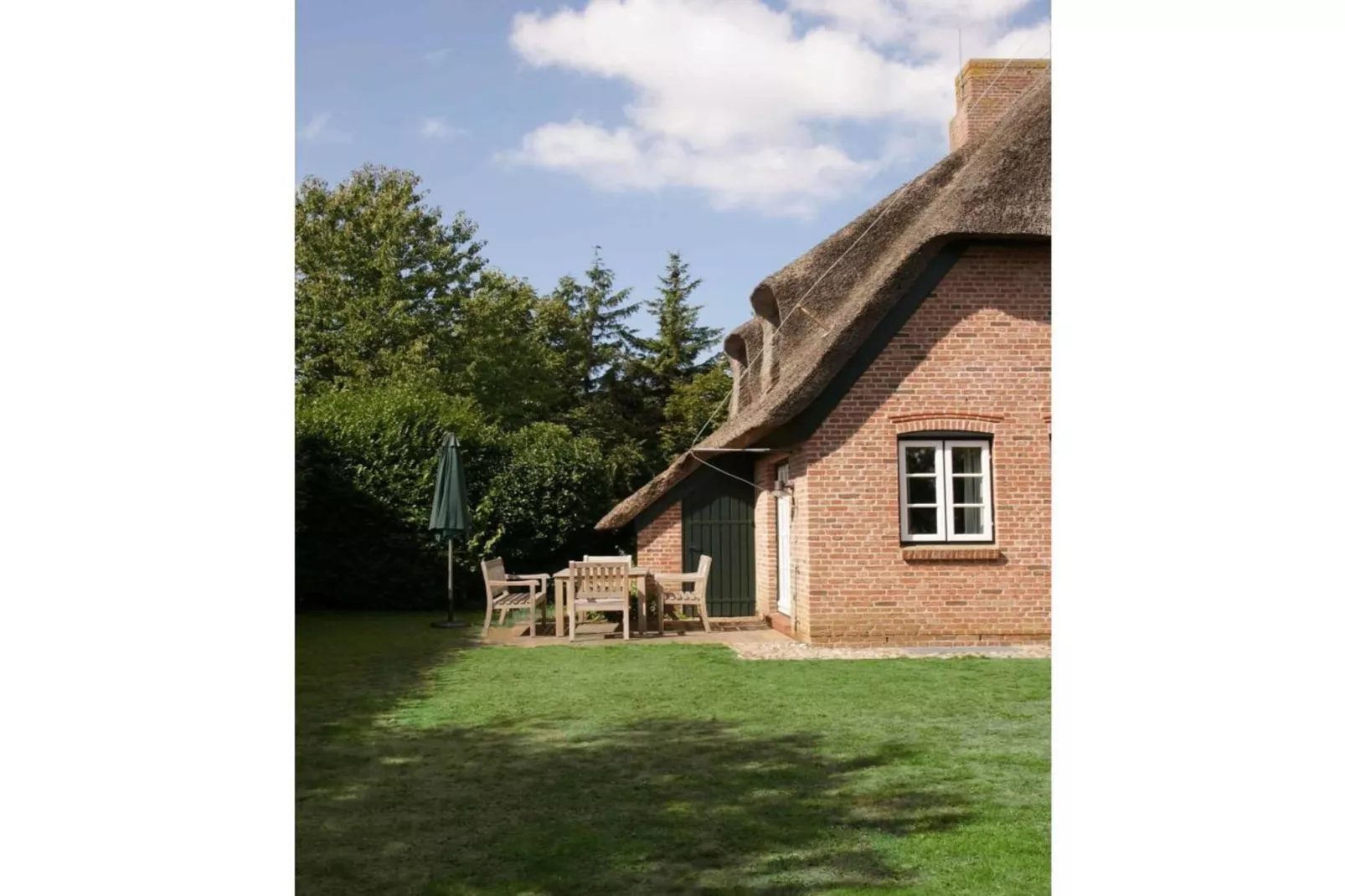 252827-Gardens in summer