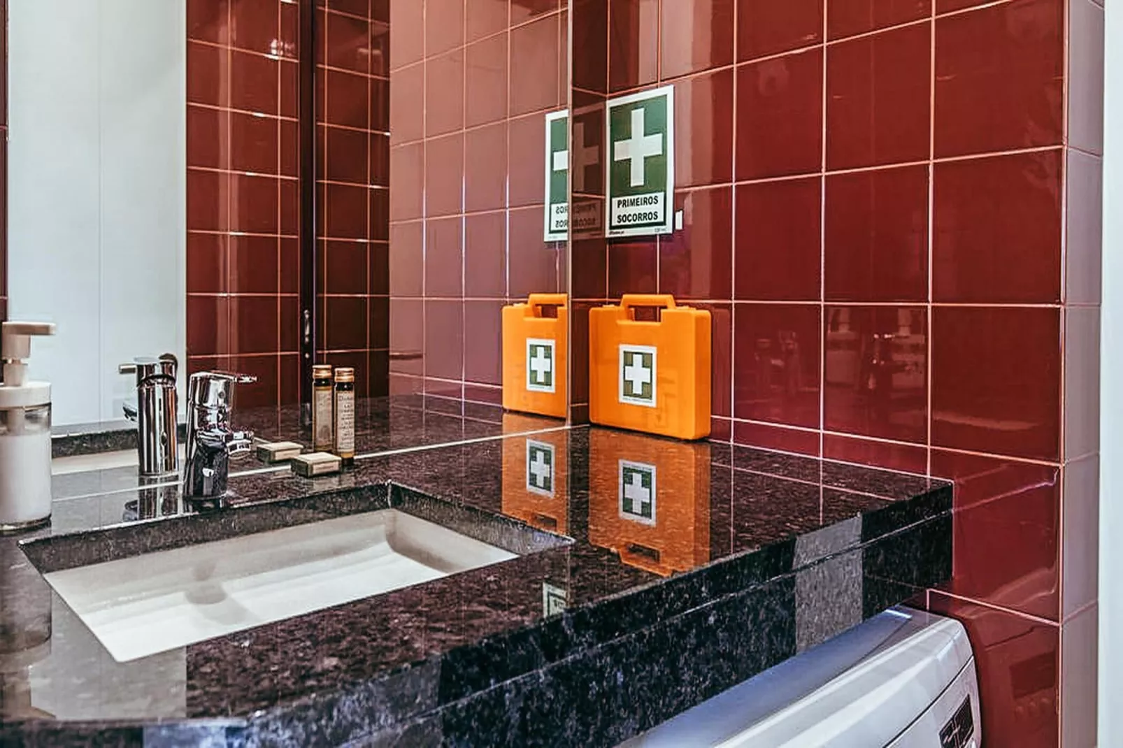 Trendy Apartment River View By Gthouse - Badezimmer