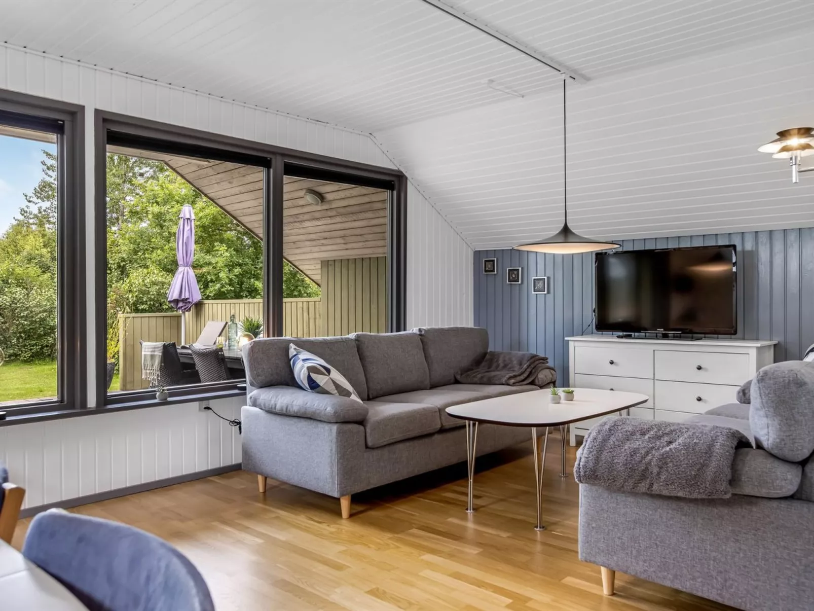 "Emiljan" -  from the sea-Dedans