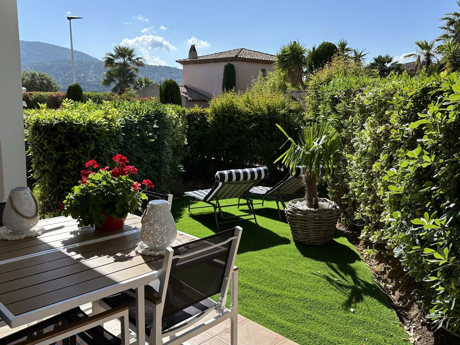 Les Pins Bleus-Draußen