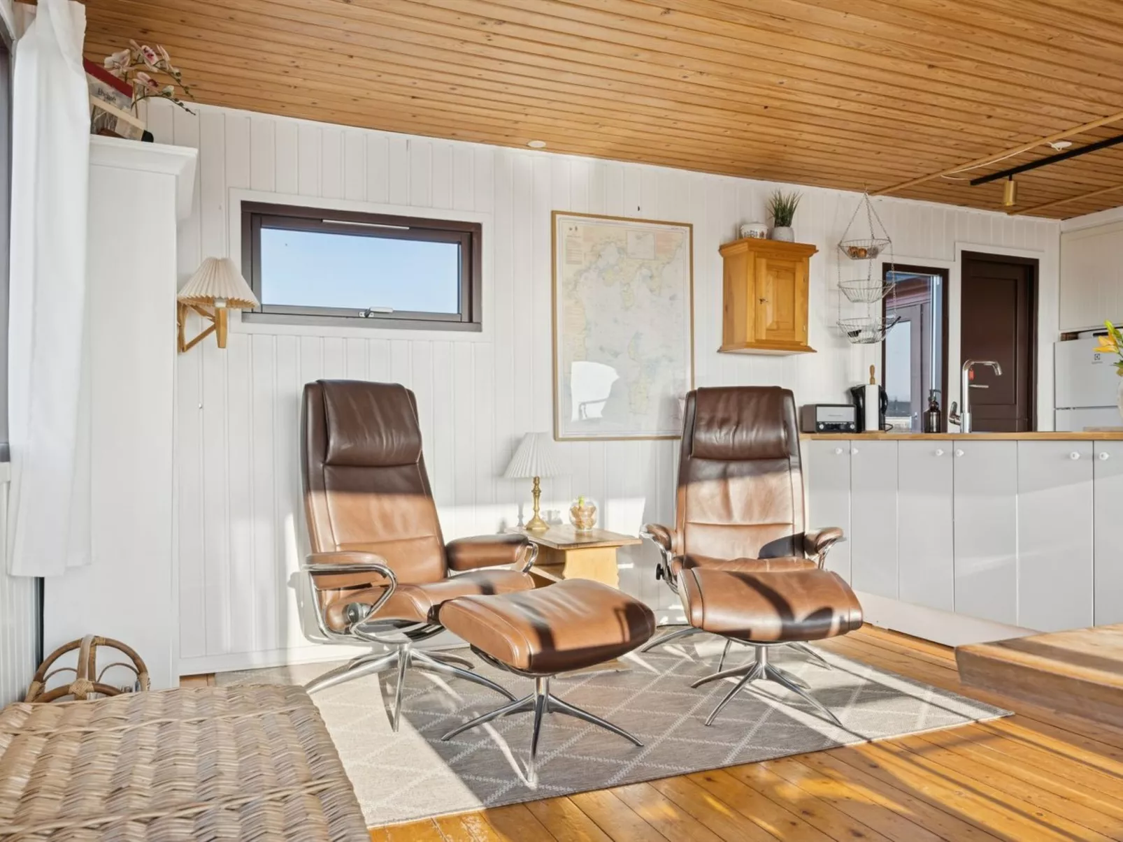 "Joseph" - 500m from the sea-Dedans