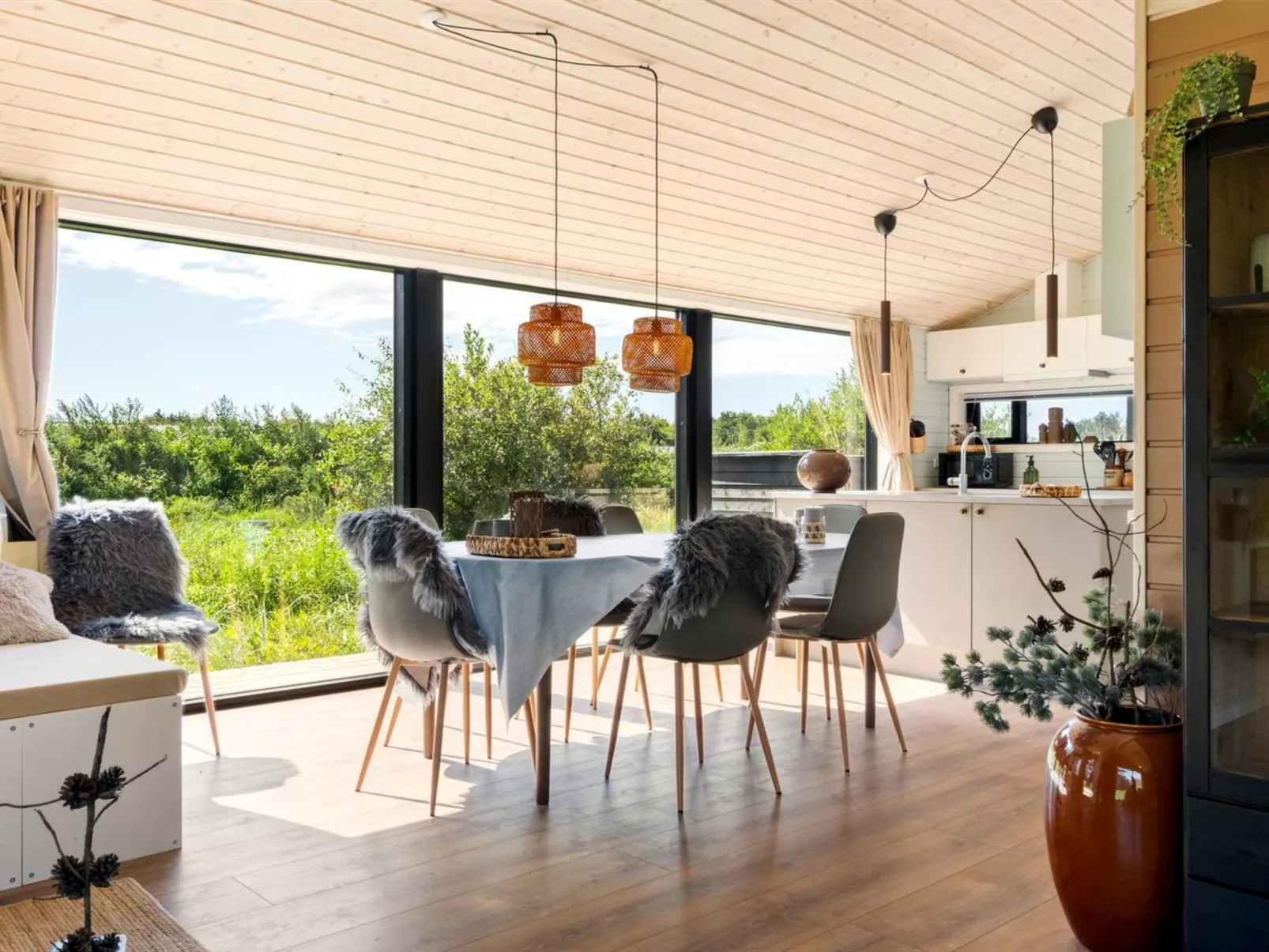 "Afkar" - 900m from the sea-Inside