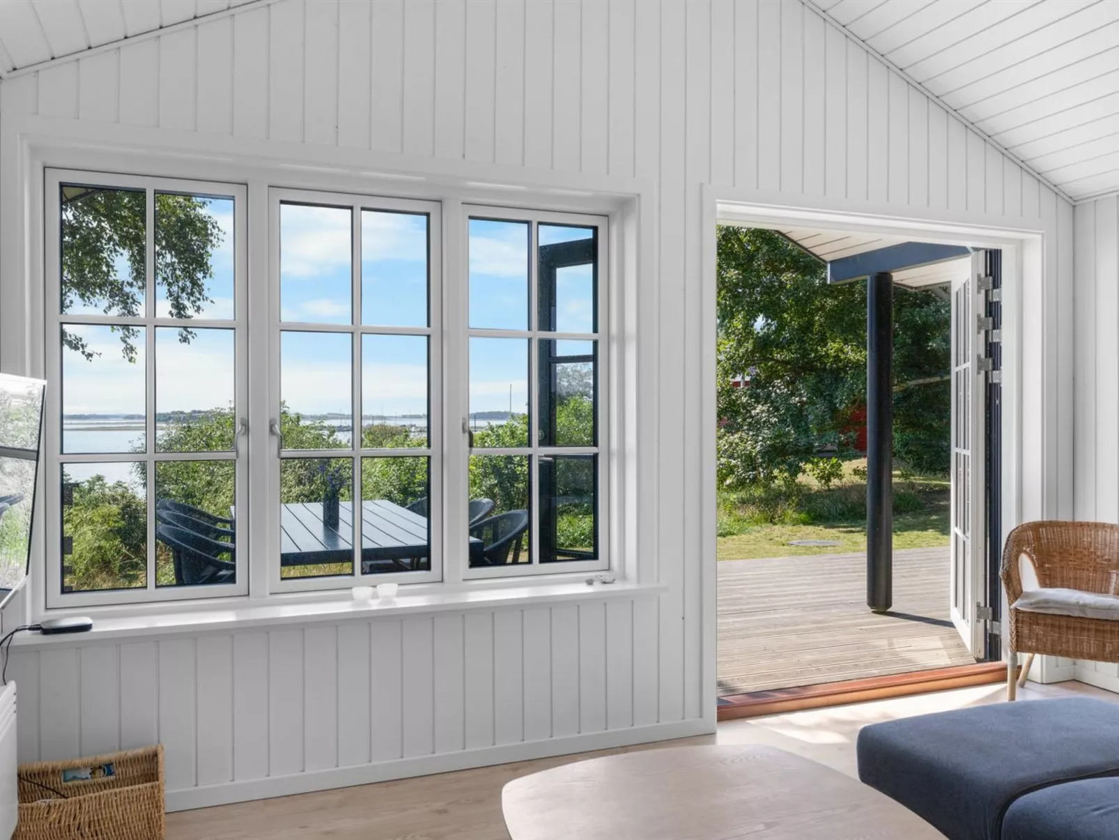 "Edvardsine" - 40m from the sea-Drinnen